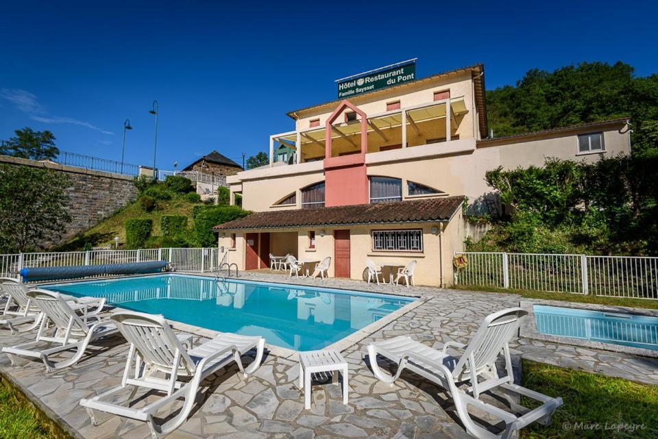 Logis Hotel Restaurant Du Pont Ambialet Buitenkant foto