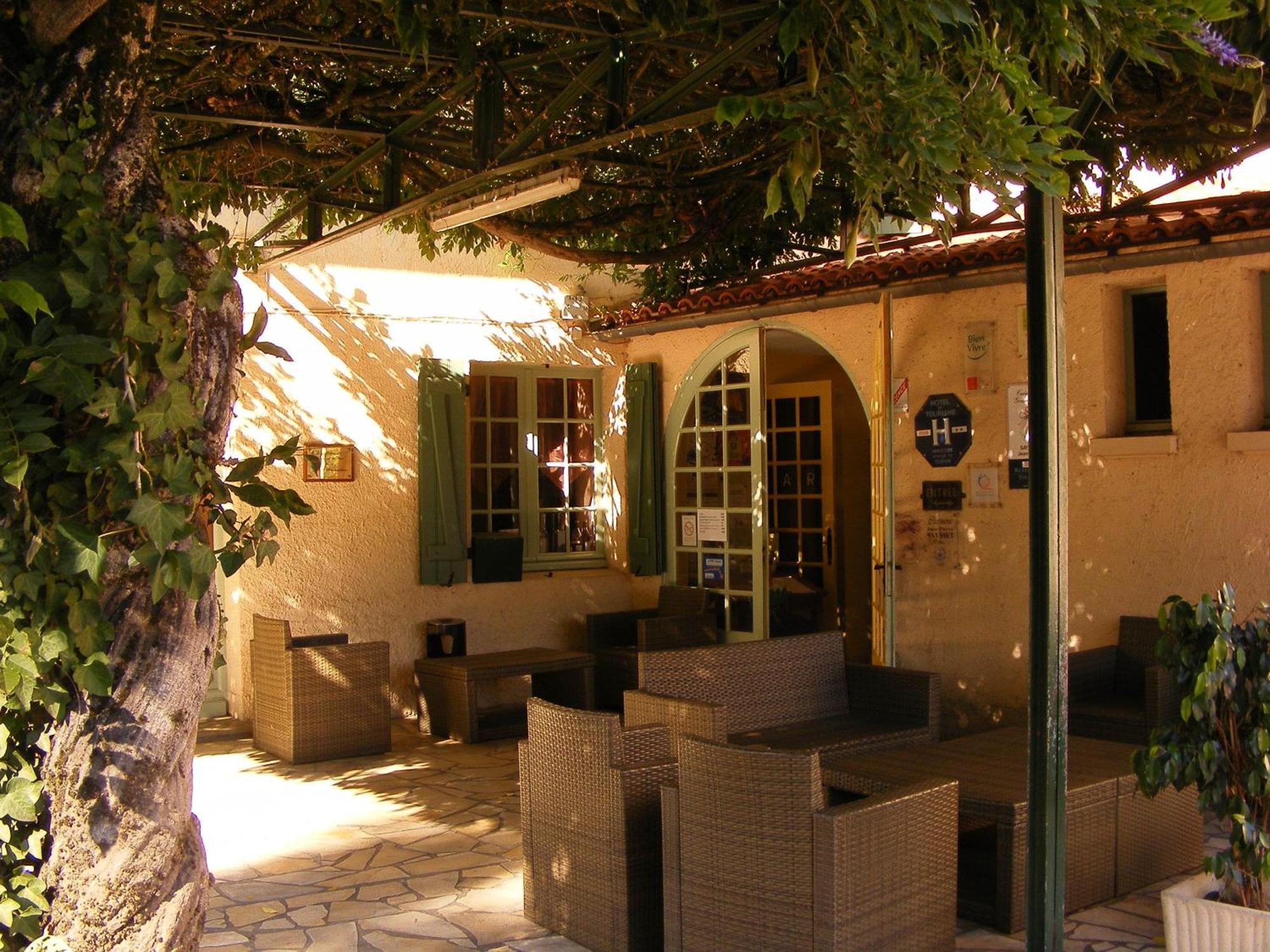 Logis Hotel Restaurant Du Pont Ambialet Buitenkant foto