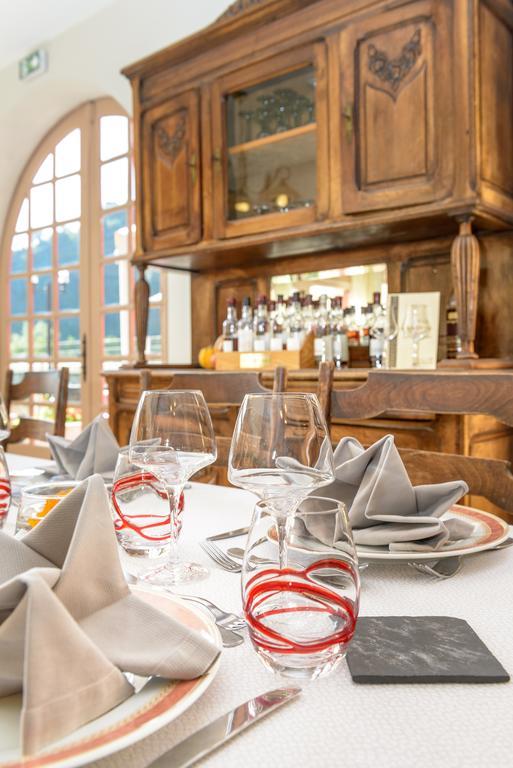 Logis Hotel Restaurant Du Pont Ambialet Buitenkant foto