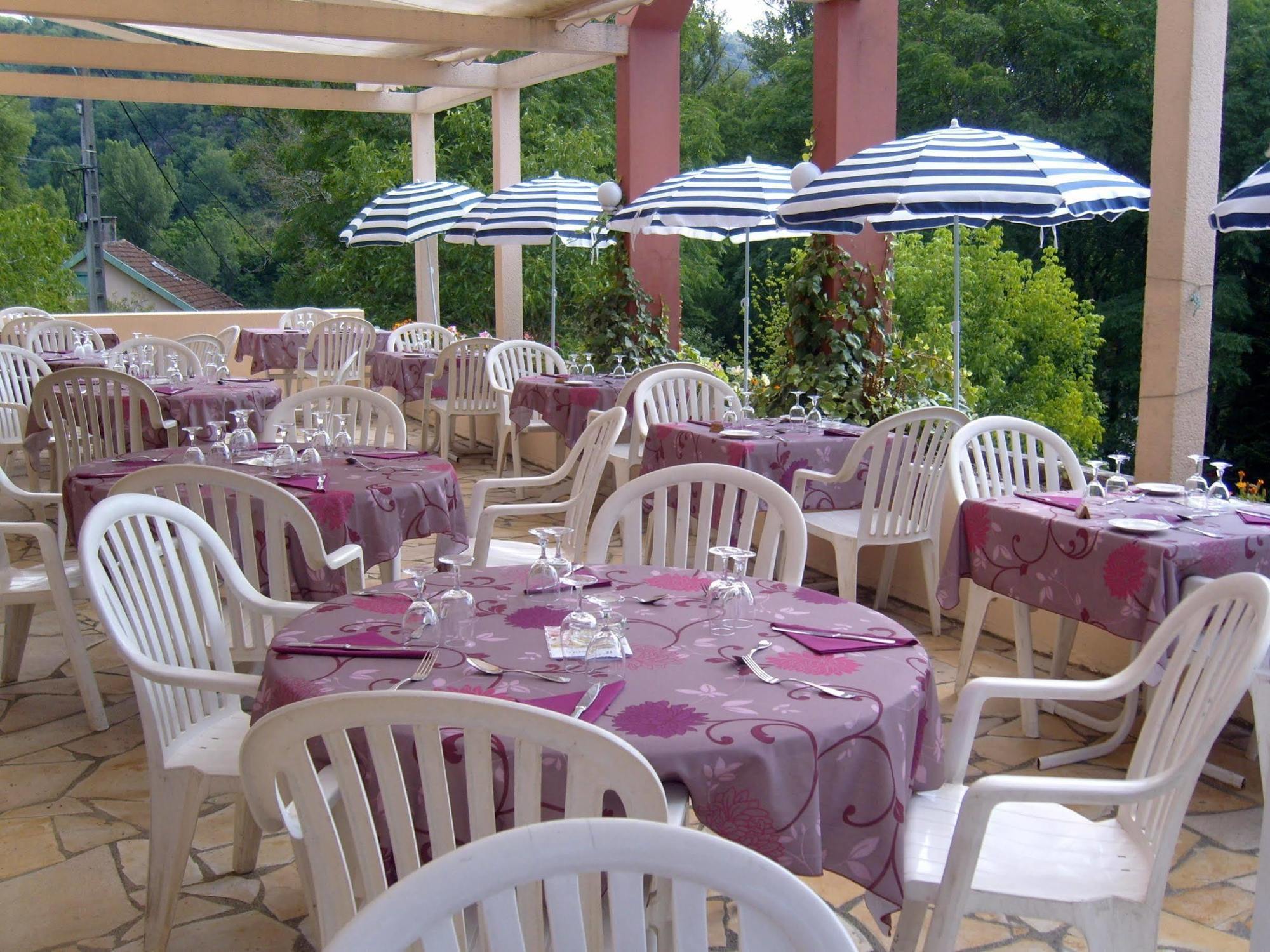Logis Hotel Restaurant Du Pont Ambialet Buitenkant foto